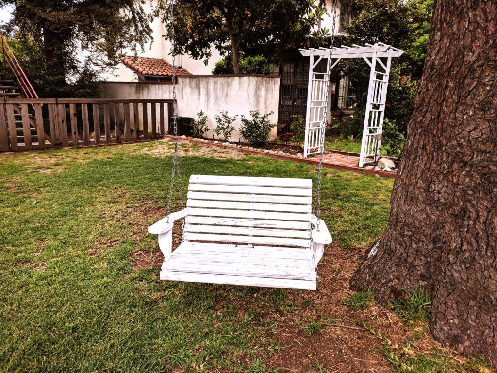 balansoar-gradina-din-lemn-cel-mai-bun