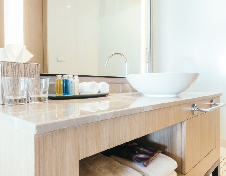 mobilier-baie-cu-lavoar-pe-blat